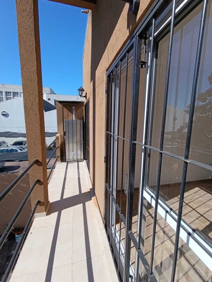 3 AMBIENTES 1o PISO CON BALCON