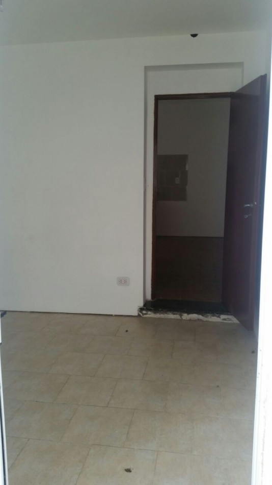 2 DEPARTAMENTOS DE 2 AMBIENTES CADA UNO - SE VENDEN JUNTOS 