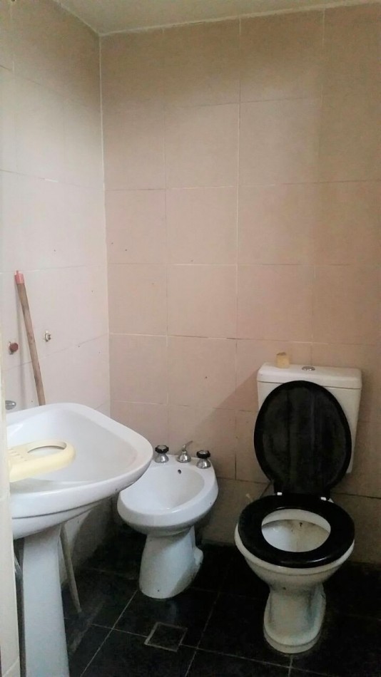 2 DEPARTAMENTOS DE 2 AMBIENTES CADA UNO - SE VENDEN JUNTOS 