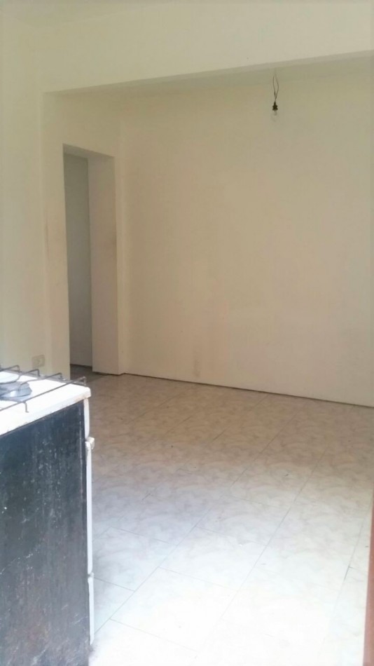 2 DEPARTAMENTOS DE 2 AMBIENTES CADA UNO - SE VENDEN JUNTOS 