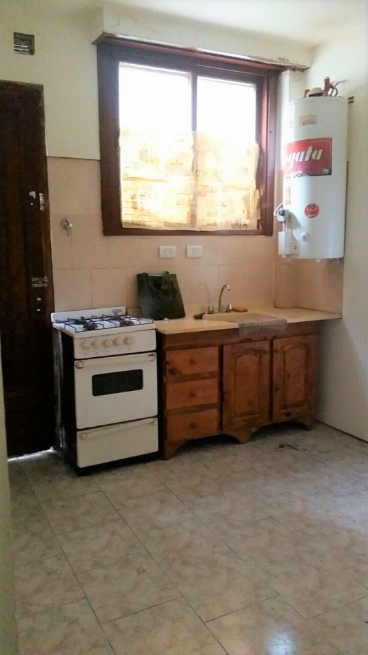 2 DEPARTAMENTOS DE 2 AMBIENTES CADA UNO - SE VENDEN JUNTOS 