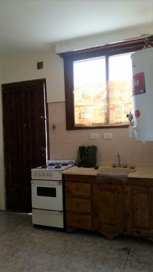 2 DEPARTAMENTOS DE 2 AMBIENTES CADA UNO - SE VENDEN JUNTOS 