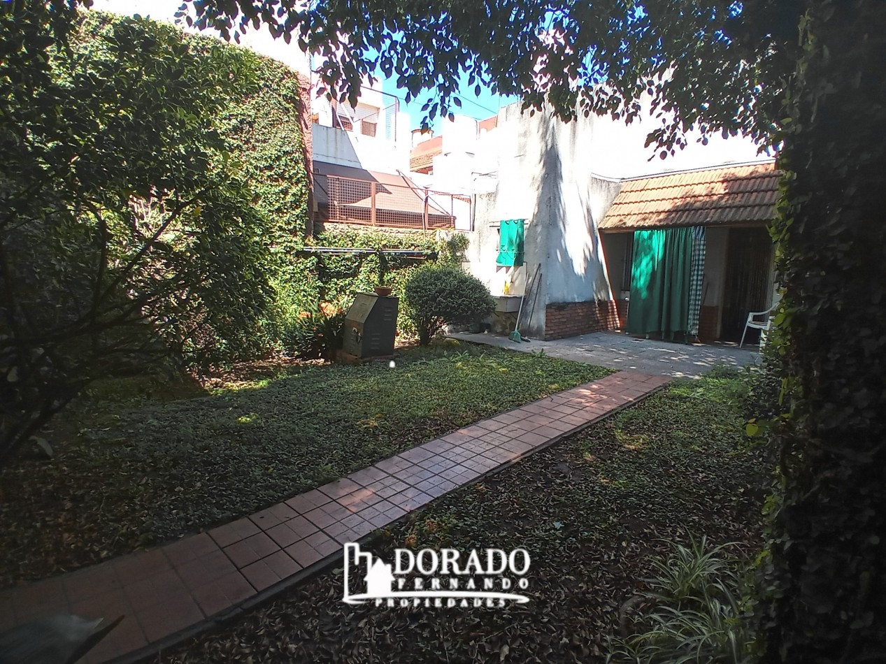 4 AMBIENTES + 2 LOCALES + FONDO LIBRE CON LOZA DE 60 MTS