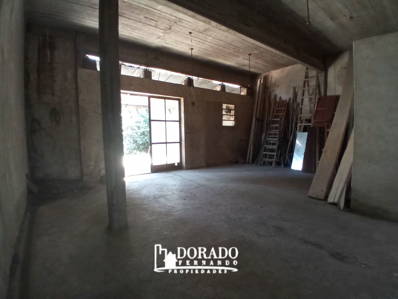 4 AMBIENTES + 2 LOCALES + FONDO LIBRE CON LOZA DE 60 MTS