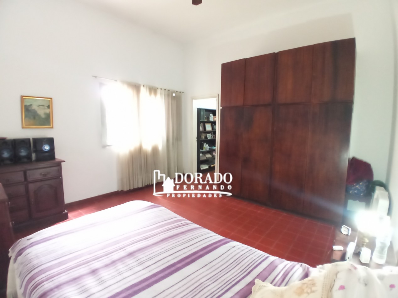 4 AMBIENTES + 2 LOCALES + FONDO LIBRE CON LOZA DE 60 MTS