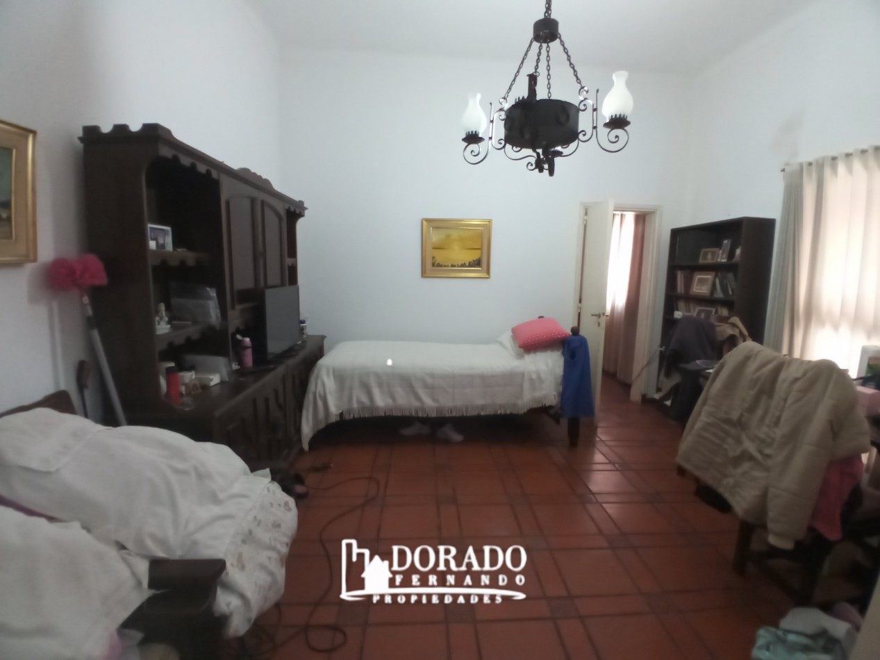 4 AMBIENTES + 2 LOCALES + FONDO LIBRE CON LOZA DE 60 MTS