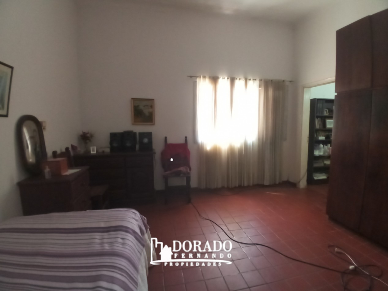 4 AMBIENTES + 2 LOCALES + FONDO LIBRE CON LOZA DE 60 MTS