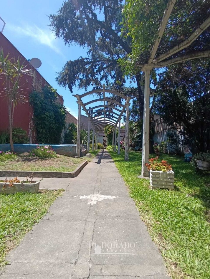 CASA SOBRE AVENIDA LOTE 8.66 X 43