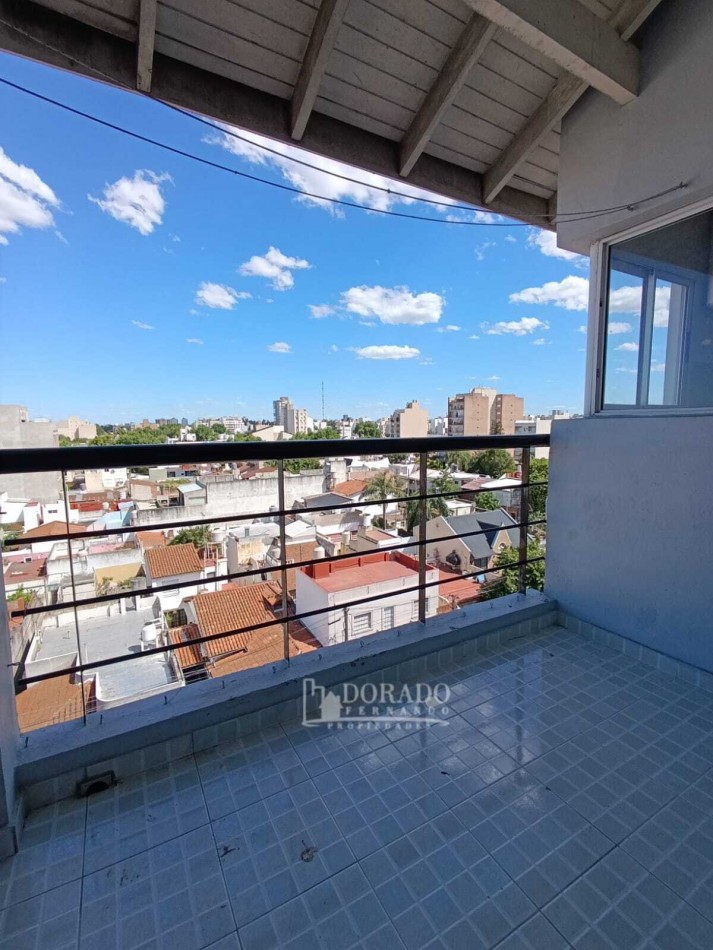 3 AMBIENTES AL FRENTE CON BALCON