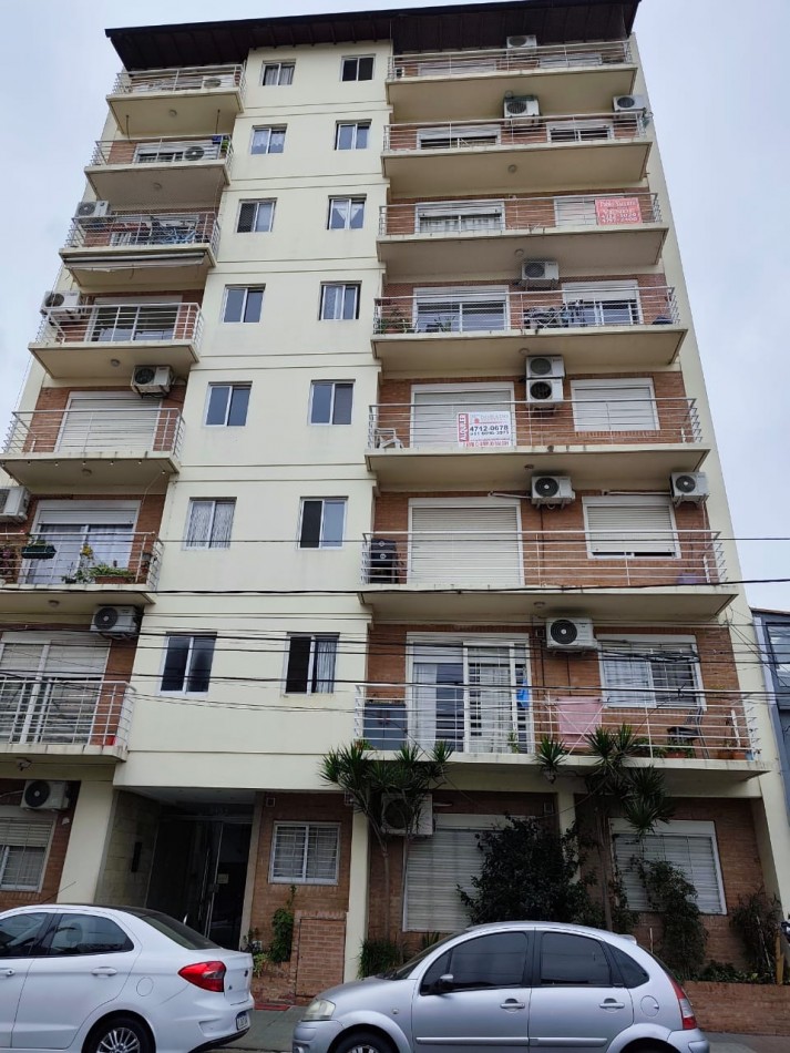2 AMBIENTES AL FRENTE - AMPLIO DE VERDAD LUMINOSO Y CON BALCON CORRIDO