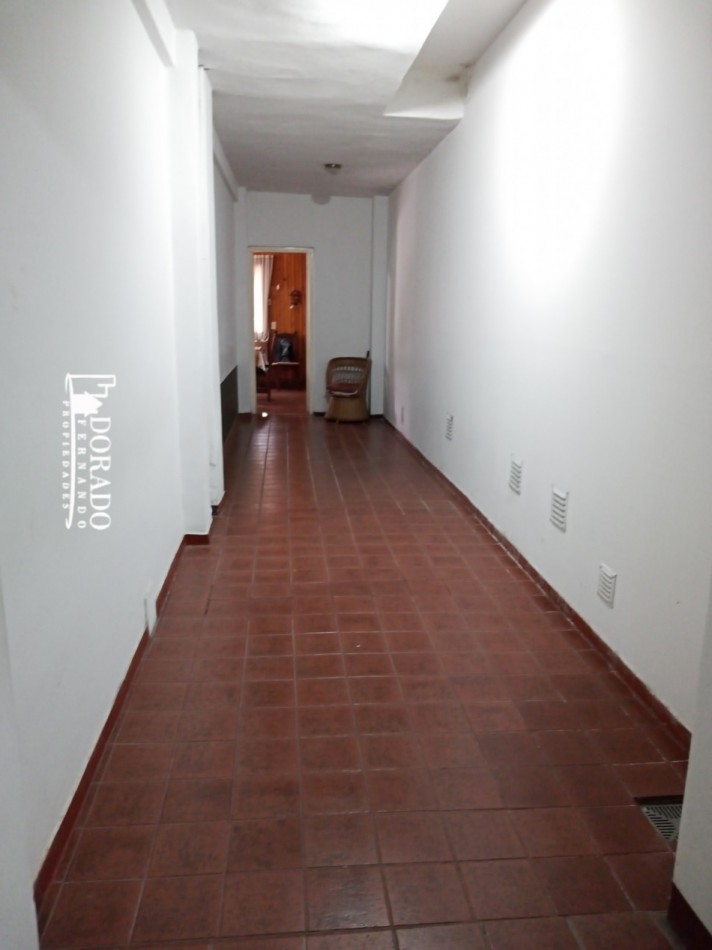 4 AMBIENTES + 2 LOCALES + FONDO LIBRE CON LOZA DE 60 MTS