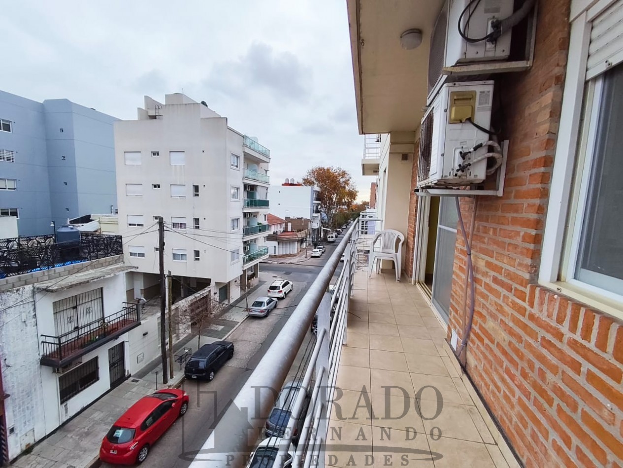 2 AMBIENTES AL FRENTE - AMPLIO DE VERDAD LUMINOSO Y CON BALCON CORRIDO