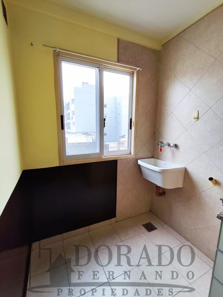 2 AMBIENTES AL FRENTE - AMPLIO DE VERDAD LUMINOSO Y CON BALCON CORRIDO