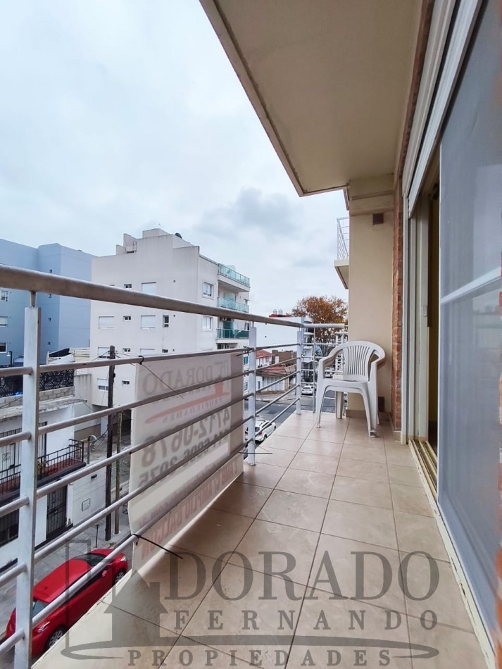 2 AMBIENTES AL FRENTE - AMPLIO DE VERDAD LUMINOSO Y CON BALCON CORRIDO